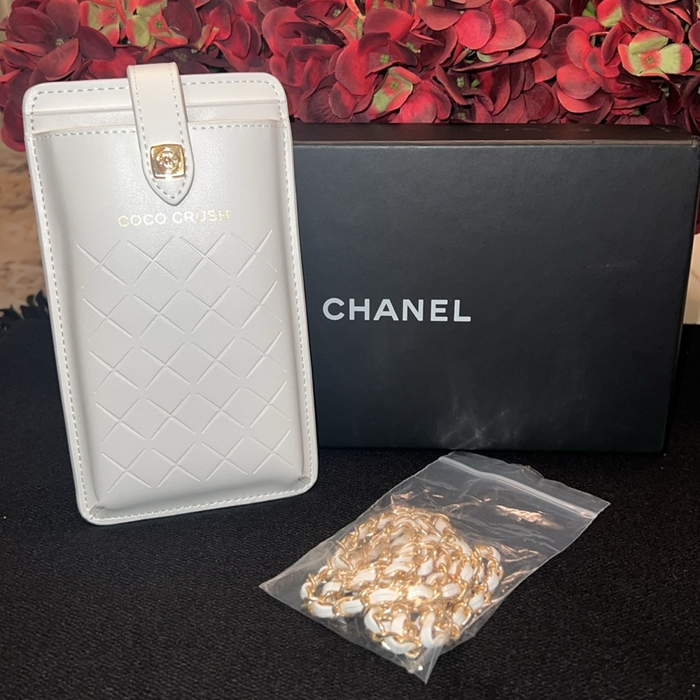NIB CHANEL Coco Crush White Cellphone Case/Crossbody Bag